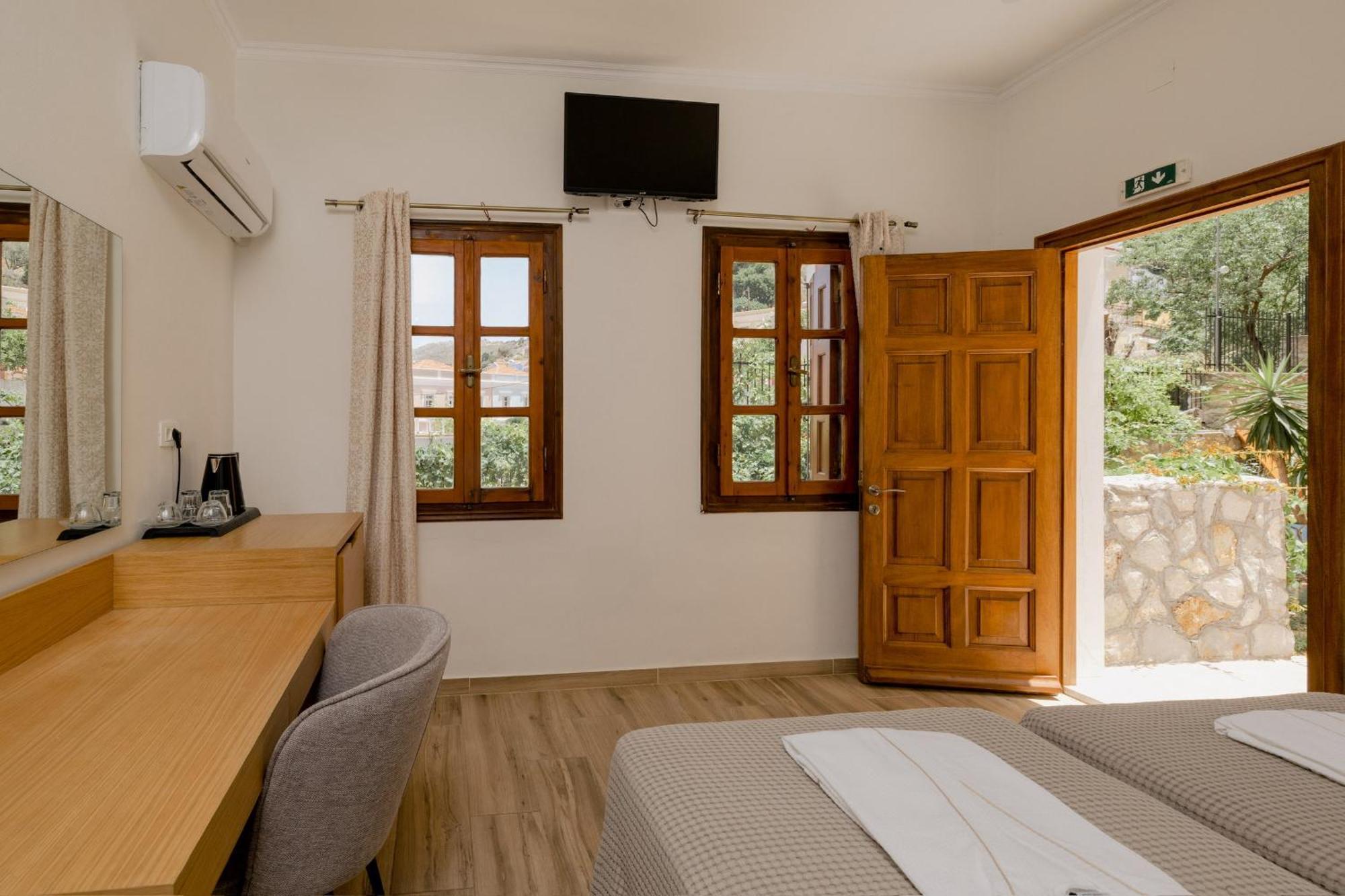 Opera House Hotel Symi Bagian luar foto