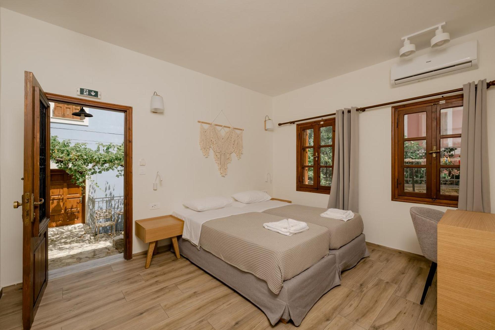 Opera House Hotel Symi Bagian luar foto