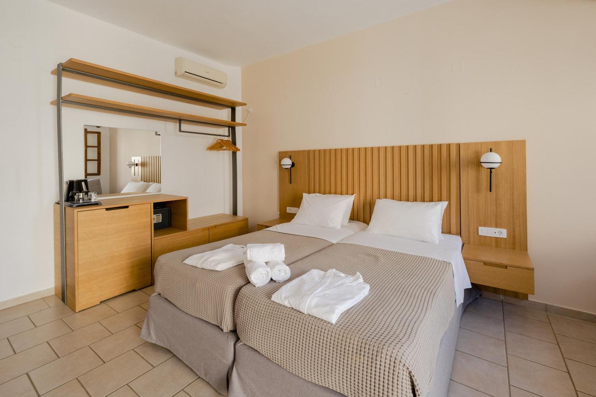 Opera House Hotel Symi Bagian luar foto